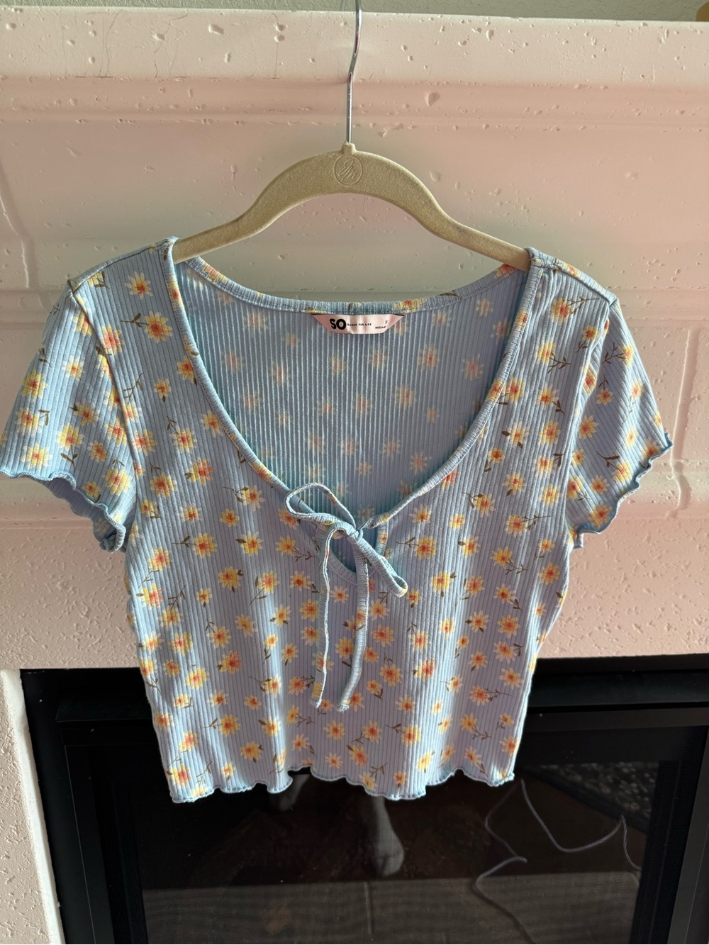 SO Daisy-Print Light Blue Tie-Front Ribbed Crop Top